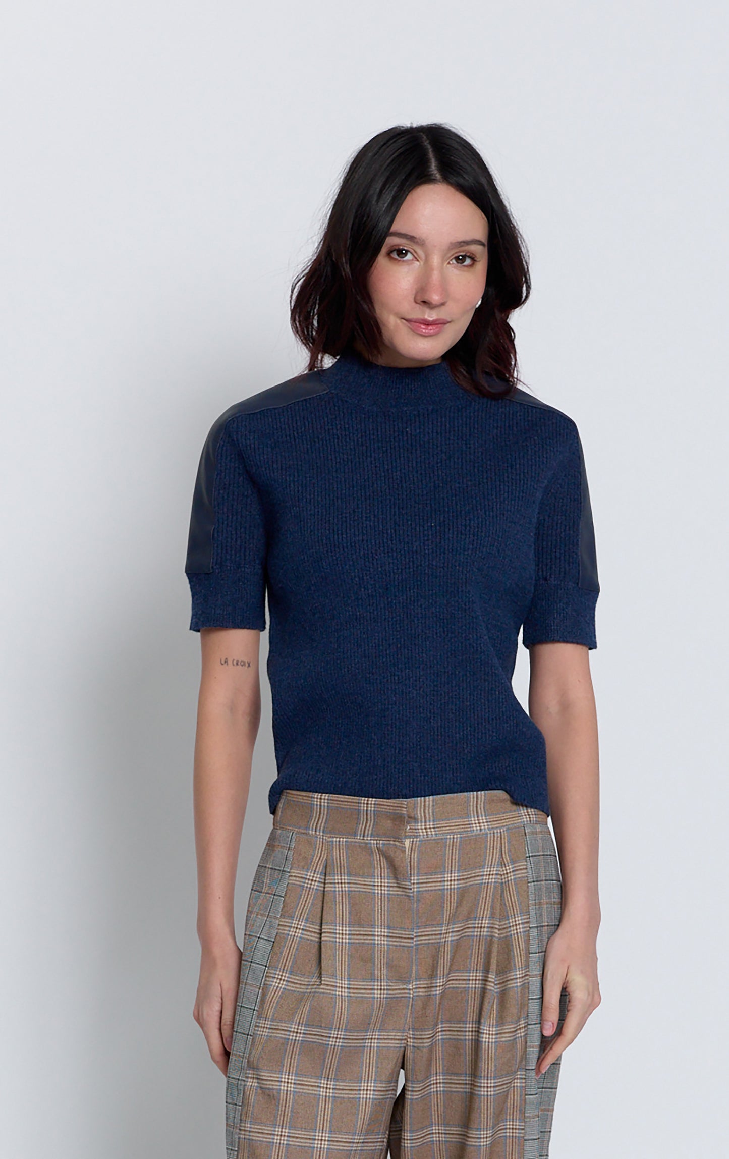 VESPER VEGAN TRIM RIBBED HALF SLEEVE