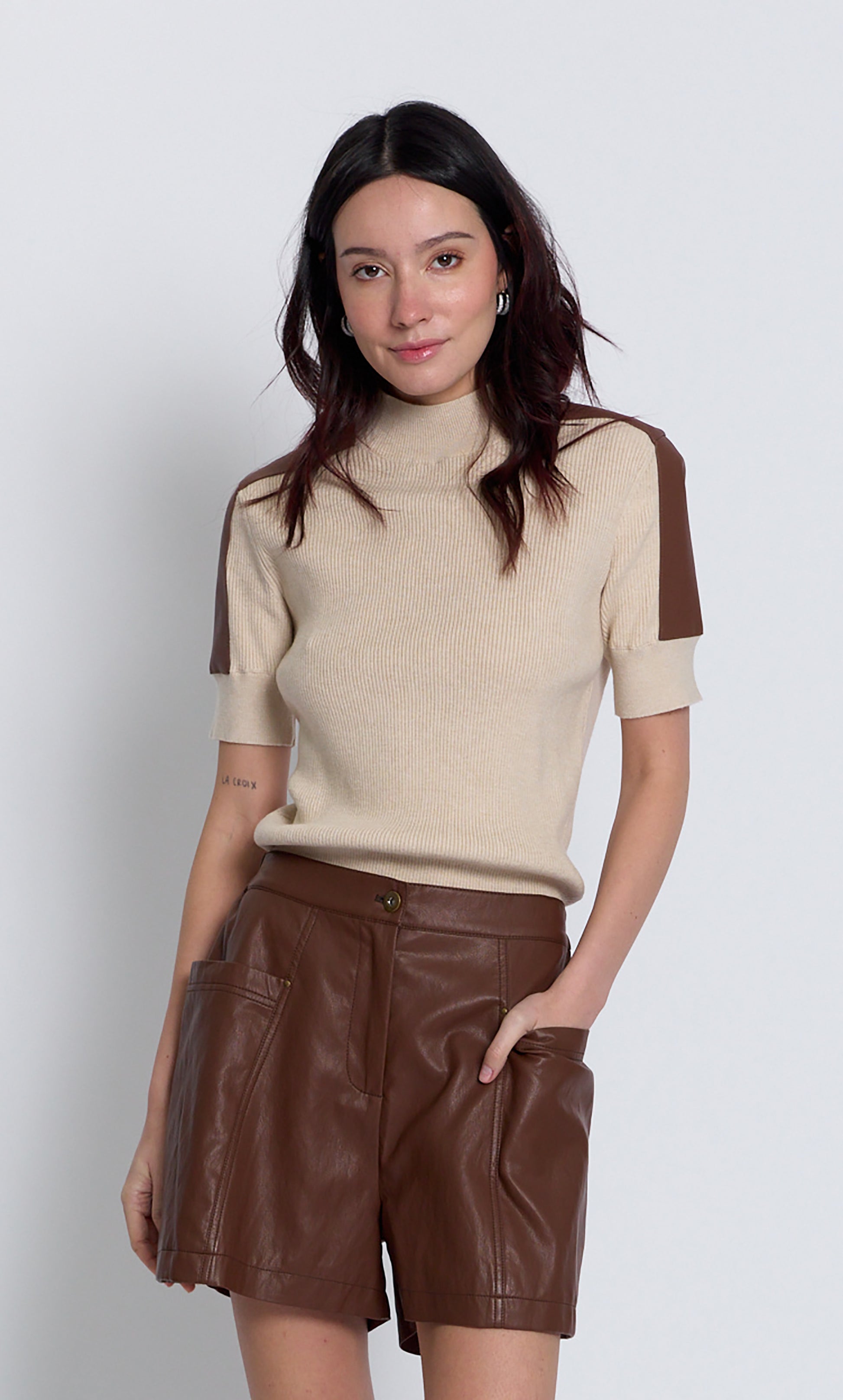 VESPER VEGAN TRIM RIBBED HALF SLEEVE
