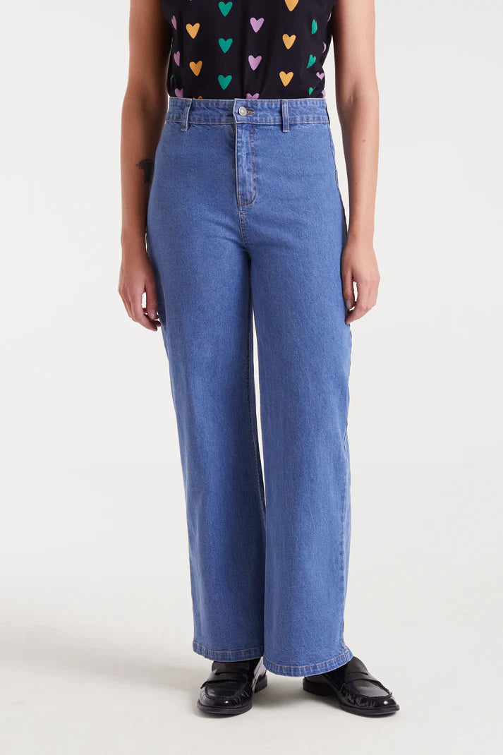 Jeans w/ Heart Embroidery